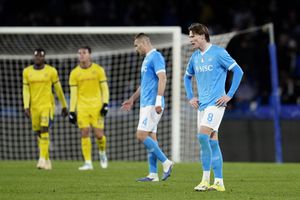 Cadou pentru Cristi Chivu din partea lui Napoli înaintea meciului direct