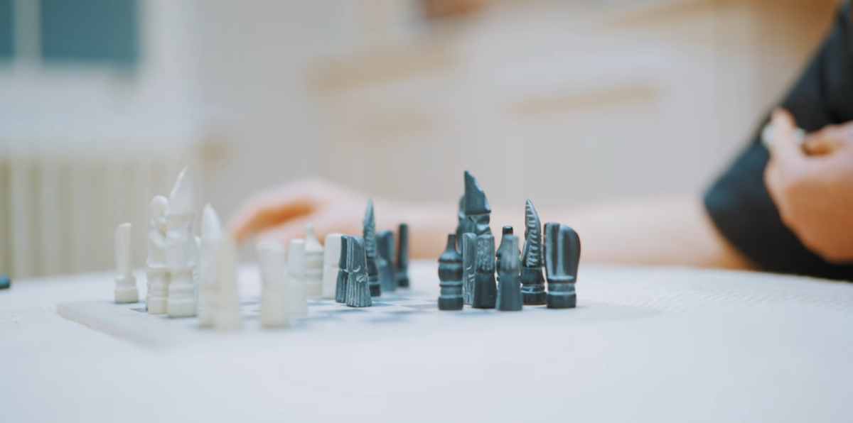 Radu Drăgușin așa cum nu l-ai mai văzut » Fundașul a deschis ușa casei sale din Londra