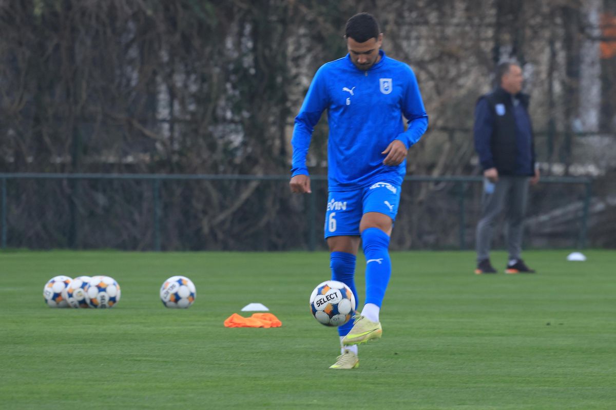 Universitatea Craiova - Konyaspor s-a încheiat cu mare scandal! Arbitrul a fluierat finalul în minutul 88 din cauza incidentelor