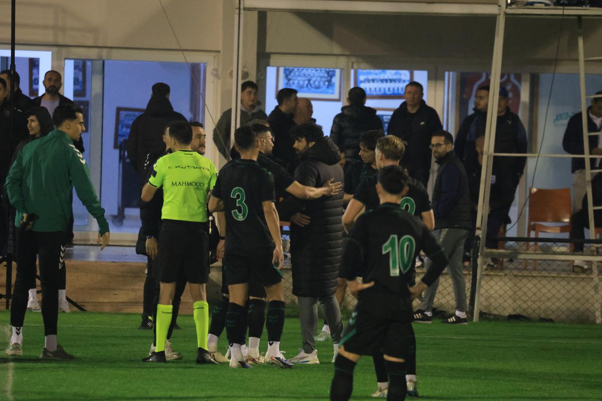 Bătaie generală la primul amical al Universității Craiova din Antalya: Coelho a intrat pe teren » Imagini de pe gazon