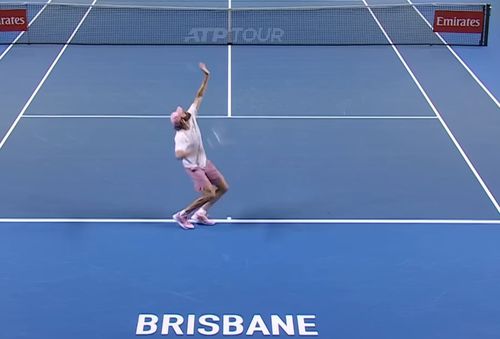 REZUMAT VIDEO A servit 44 de ași, dar a pierdut meciul din optimile turneului ATP de la Brisbane