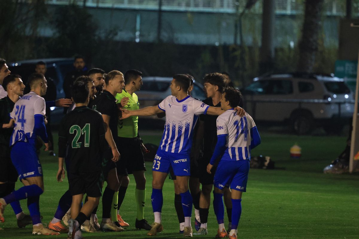 Bătaie generală la primul amical al Universității Craiova din Antalya: Coelho a intrat pe teren » Imagini de pe gazon