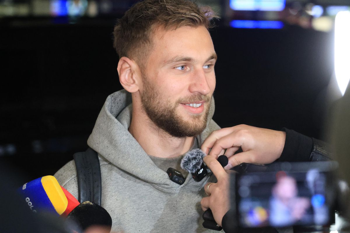 Denis Drăguș a sosit în Antalya pentru a semna cu noua echipă: „E o onoare, abia aștept să joc”