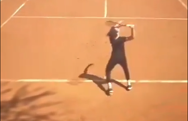 Imagini uluitoare din Nairobi, de la un turneu de tenis: o egipteancă a fost învinsă cu 6-0, 6-0, fără să știe regulile sportului