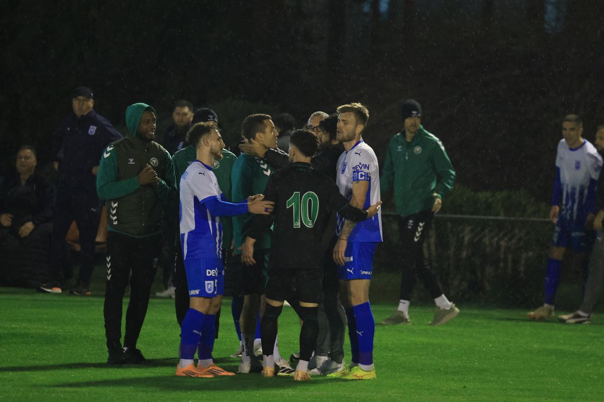 Scandal pe teren în Craiova - Konyaspor