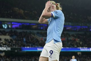 Manchester City s-a încurcat pe teren propriu cu Brighton, iar Arsenal se poate distanța la 8 puncte
