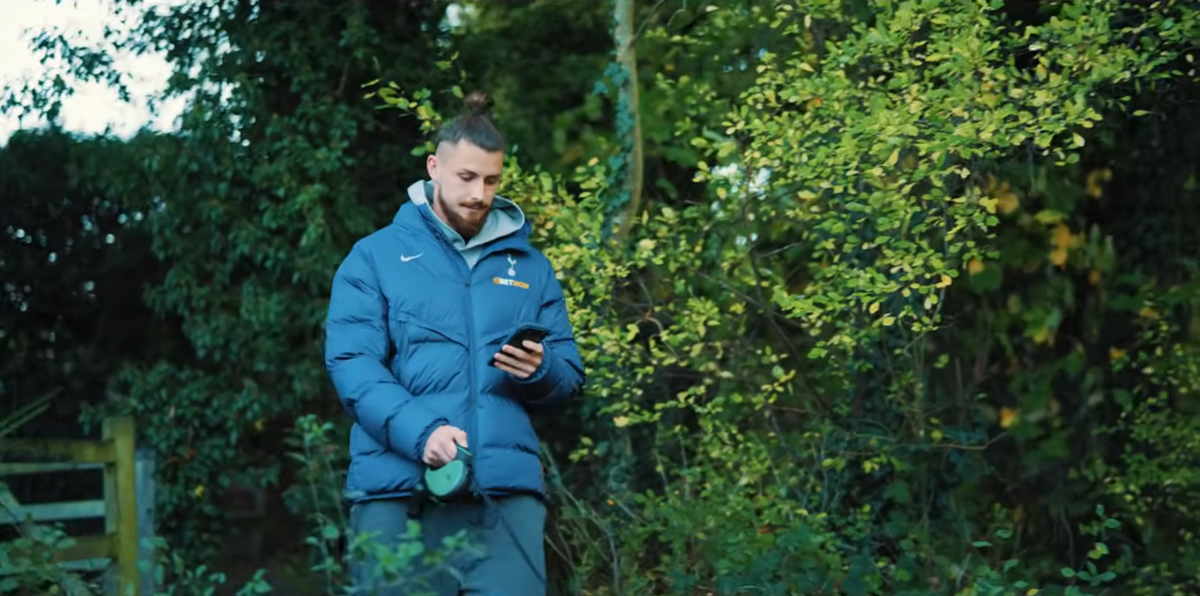 Radu Drăgușin a deschis ușa casei sale