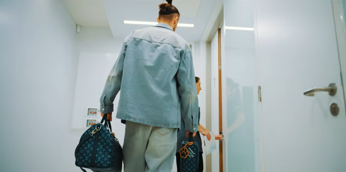 Radu Drăgușin așa cum nu l-ai mai văzut » Fundașul a deschis ușa casei sale din Londra