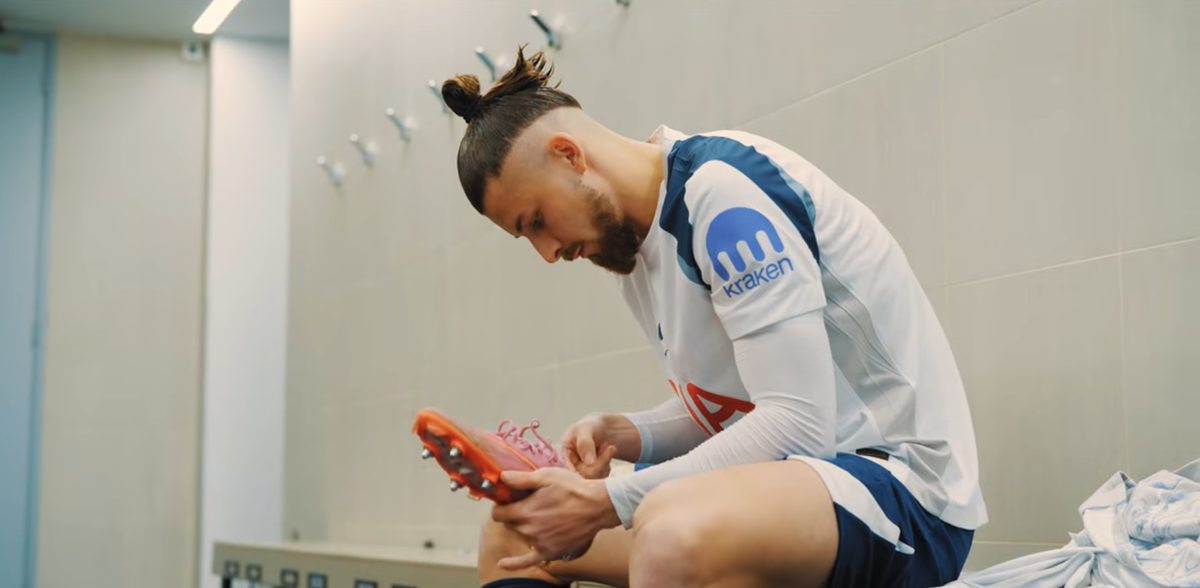 Radu Drăgușin așa cum nu l-ai mai văzut » Fundașul a deschis ușa casei sale din Londra