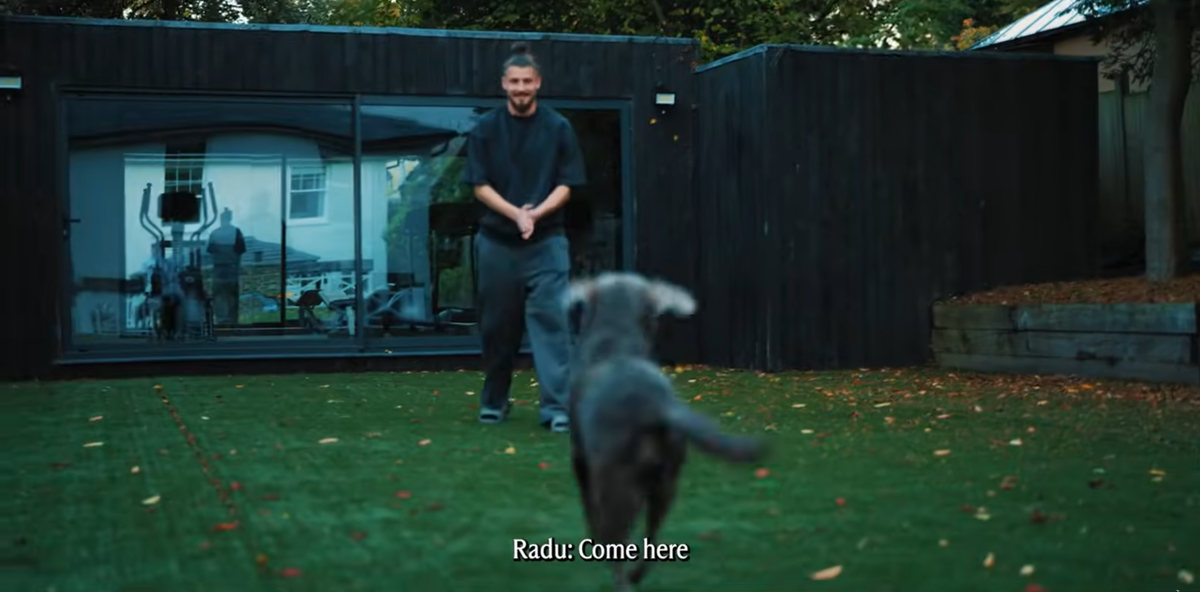 Radu Drăgușin a deschis ușa casei sale