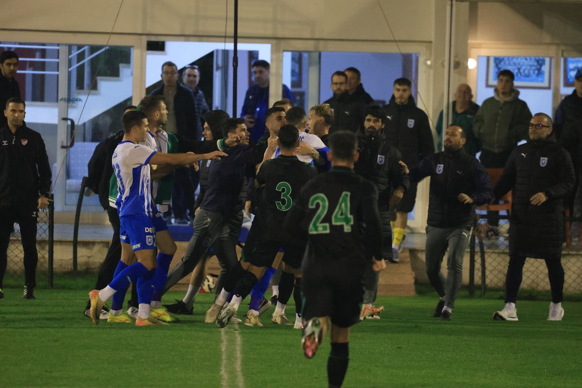 Bătaie generală la primul amical al Universității Craiova din Antalya: Coelho a intrat pe teren » Imagini de pe gazon