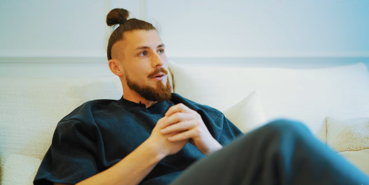 Radu Drăgușin a deschis ușa casei sale