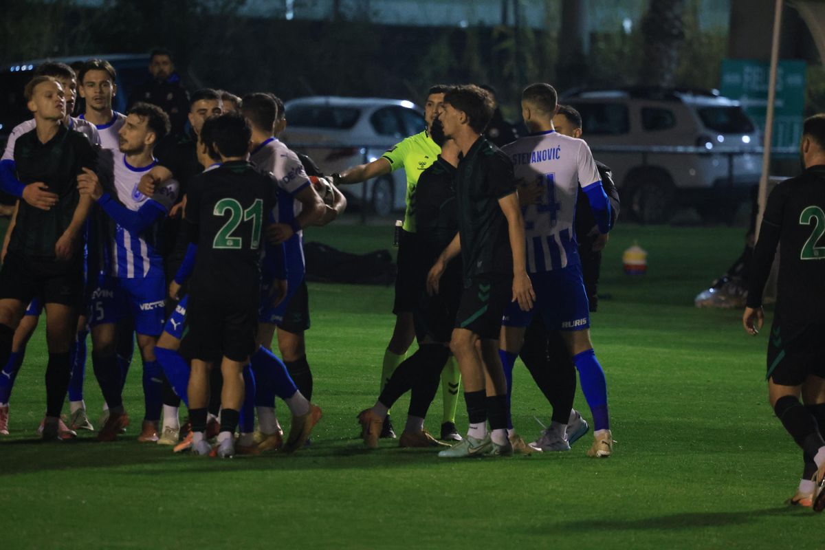 Bătaie generală la primul amical al Universității Craiova din Antalya: Coelho a intrat pe teren » Imagini de pe gazon