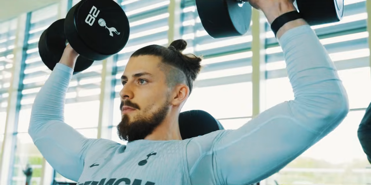 Radu Drăgușin a deschis ușa casei sale