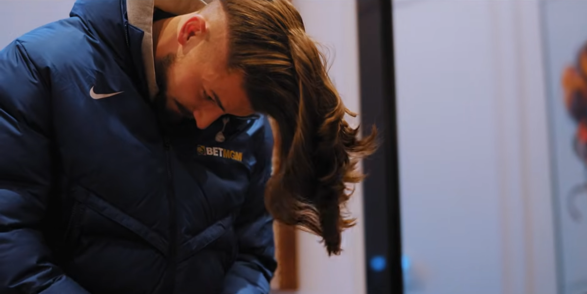 Radu Drăgușin așa cum nu l-ai mai văzut » Fundașul a deschis ușa casei sale din Londra