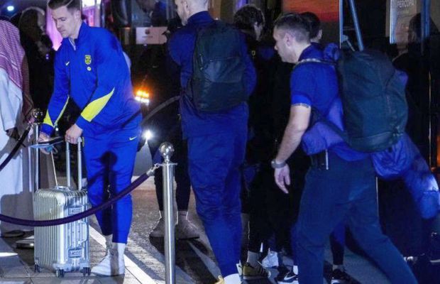 Calvar fără sfârșit. Ter Stegen s-a accidentat din nou! » Portarul Barcelonei a plecat în cârje din Arabia Saudită