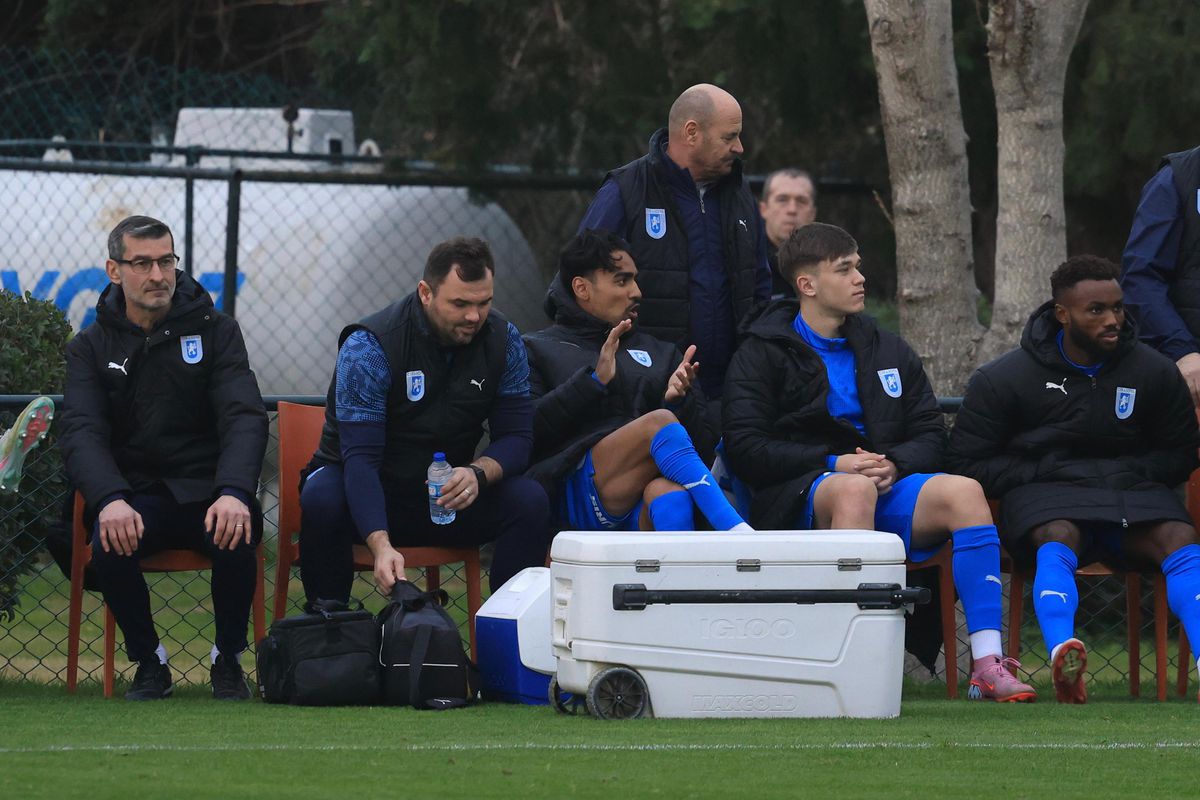 Universitatea Craiova - Konyaspor s-a încheiat cu mare scandal! Arbitrul a fluierat finalul în minutul 88 din cauza incidentelor