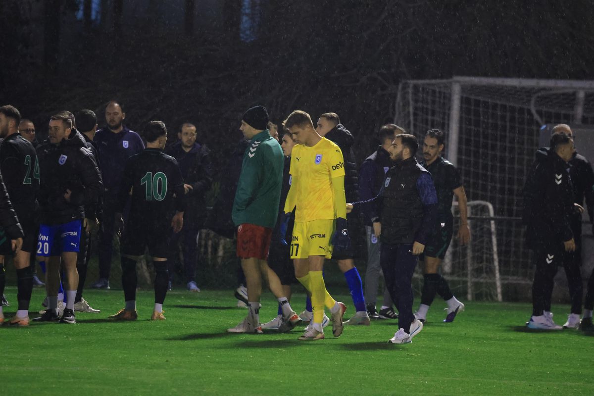 Bătaie generală la primul amical al Universității Craiova din Antalya: Coelho a intrat pe teren » Imagini de pe gazon