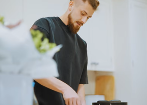 Radu Drăgușin așa cum nu l-ai mai văzut » Fundașul a deschis ușa casei sale