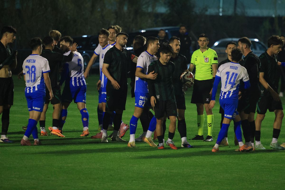 Universitatea Craiova - Konyaspor s-a încheiat cu mare scandal! Arbitrul a fluierat finalul în minutul 88 din cauza incidentelor