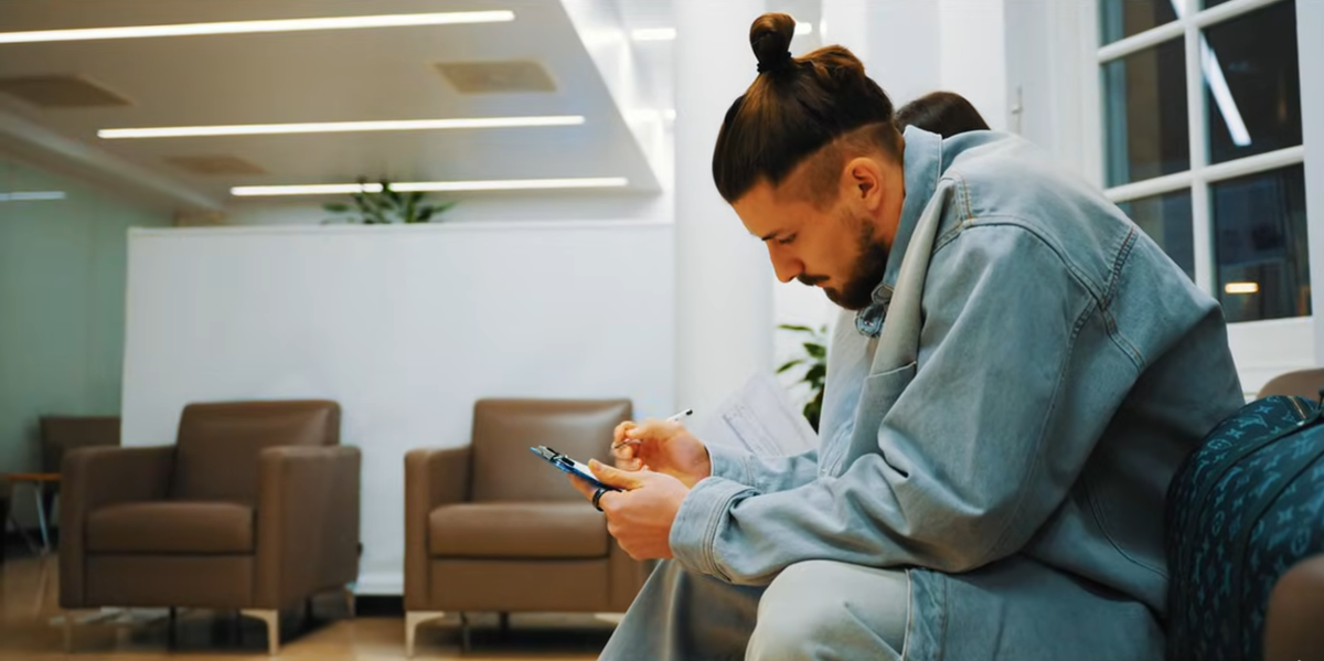 Radu Drăgușin a deschis ușa casei sale