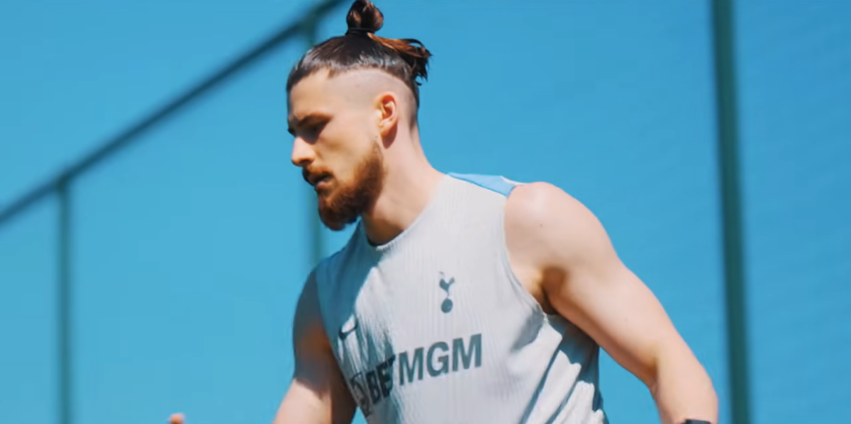 Radu Drăgușin a deschis ușa casei sale