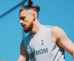 Radu Drăgușin a deschis ușile casei sale / foto: YouTube Tottenham Hotspur