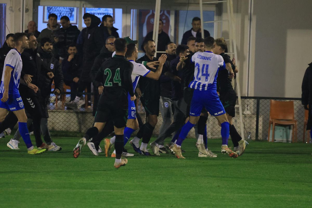 Scandal pe teren în Craiova - Konyaspor
