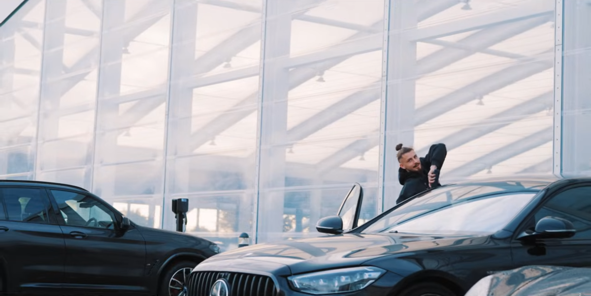 Radu Drăgușin așa cum nu l-ai mai văzut » Fundașul a deschis ușa casei sale din Londra