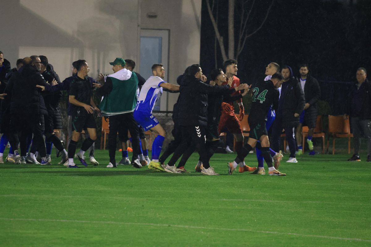 Bătaie generală la primul amical al Universității Craiova din Antalya: Coelho a intrat pe teren » Imagini de pe gazon