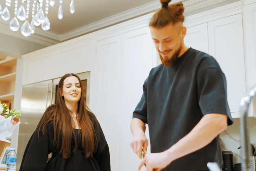 VIDEO+FOTO Radu Drăgușin așa cum nu l-ai mai văzut » Fundașul a deschis ușa casei sale din Londra