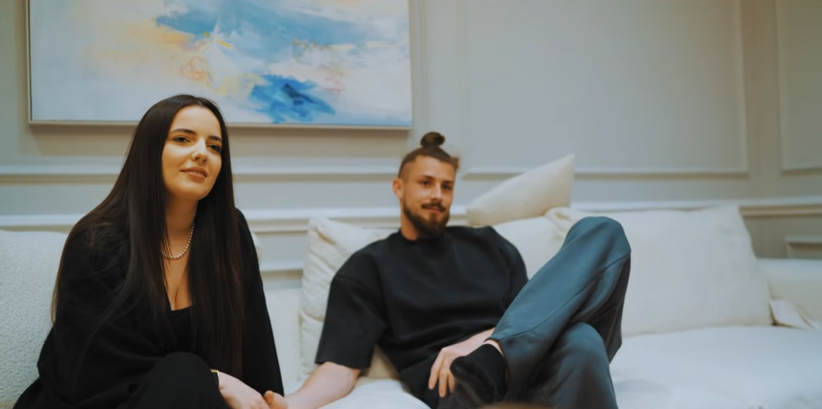 Radu Drăgușin a deschis ușa casei sale