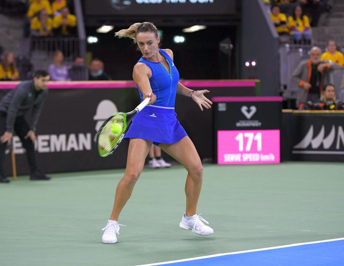 ROMÂNIA - RUSIA, FED CUP // Cronica primului meci al zilei, Ruse - Alexandrova 1-6, 4-6 » Prea multe emoții