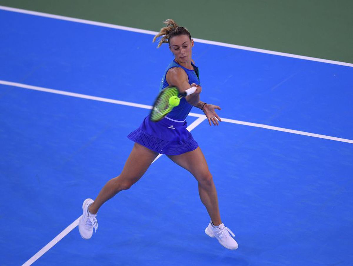 ROMÂNIA - RUSIA, FED CUP // Cronica primului meci al zilei, Ruse - Alexandrova 1-6, 4-6 » Prea multe emoții