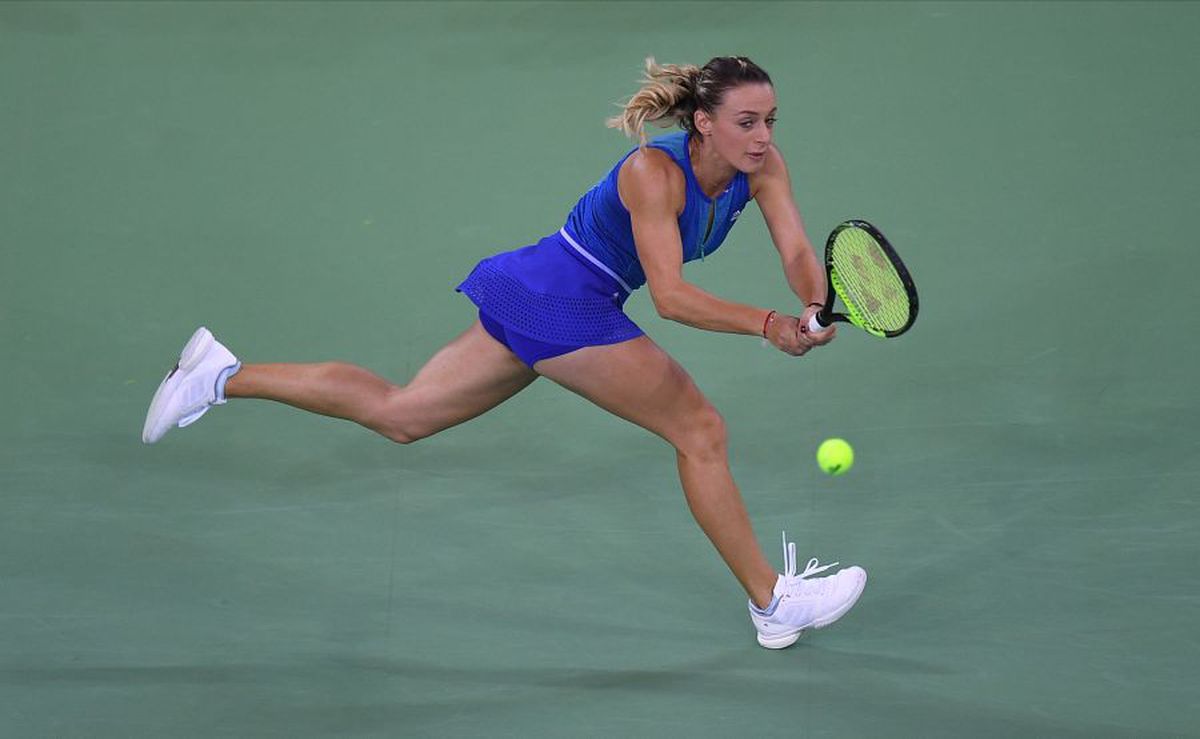 ROMÂNIA - RUSIA, FED CUP // Cronica primului meci al zilei, Ruse - Alexandrova 1-6, 4-6 » Prea multe emoții