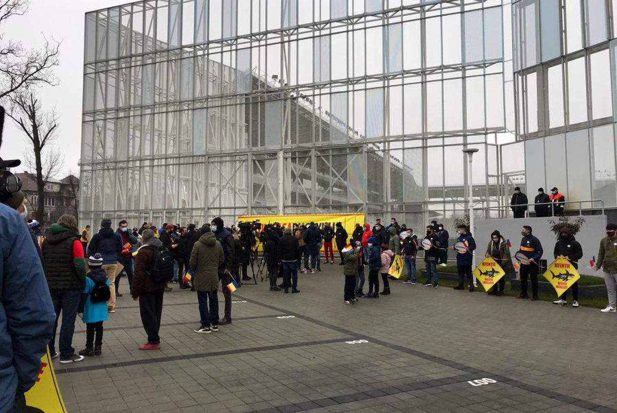 Protest la stadionul Arcul de Triumf, suporterii au ieșit în stradă
