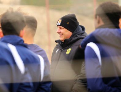 Acuzat că a „abuzat sexual și verbal jucătorii”, Șumudică răspunde: „Eu mai glumesc, mai iau jucătorii în brațe, îi mai pup. Vor să-mi strice imaginea!”