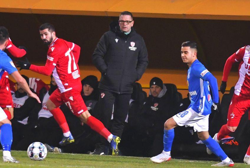 Desire Segbe Azankpo (28 de ani) a debutat pentru Dinamo în partida cu FC Botoșani, la scorul de 2-0 în favoarea moldovenilor. Este al 46-lea fotbalist folosit în acest sezon de „câini”, nou record al echipei din „Ștefan cel Mare”.