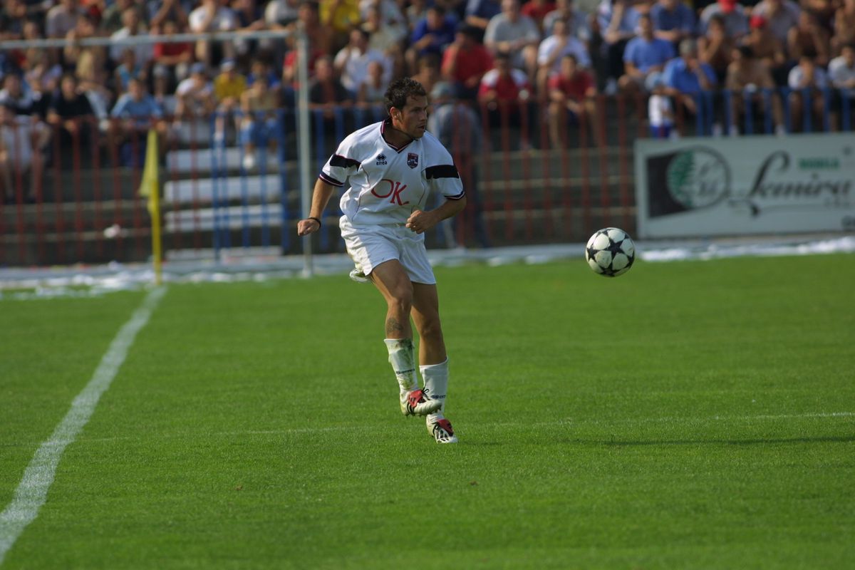 În ziua în care împlinește 45 de ani, fostul atacant rememorează meciul carierei » Erou în cel mai dramatic baraj din istoria Ligii 1: „Observatorul nu voia să dea drumul la meci”