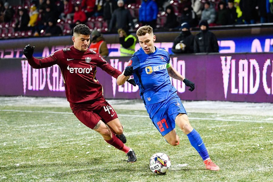 Darius Olaru, în albastru, în CFR Cluj - FCSB // foto: Imago Images Șumudică a văzut CFR Cluj - FCSB și a rămas uimit: „Are tot ce-i trebuie ca să joace la o echipă mare din Europa!”