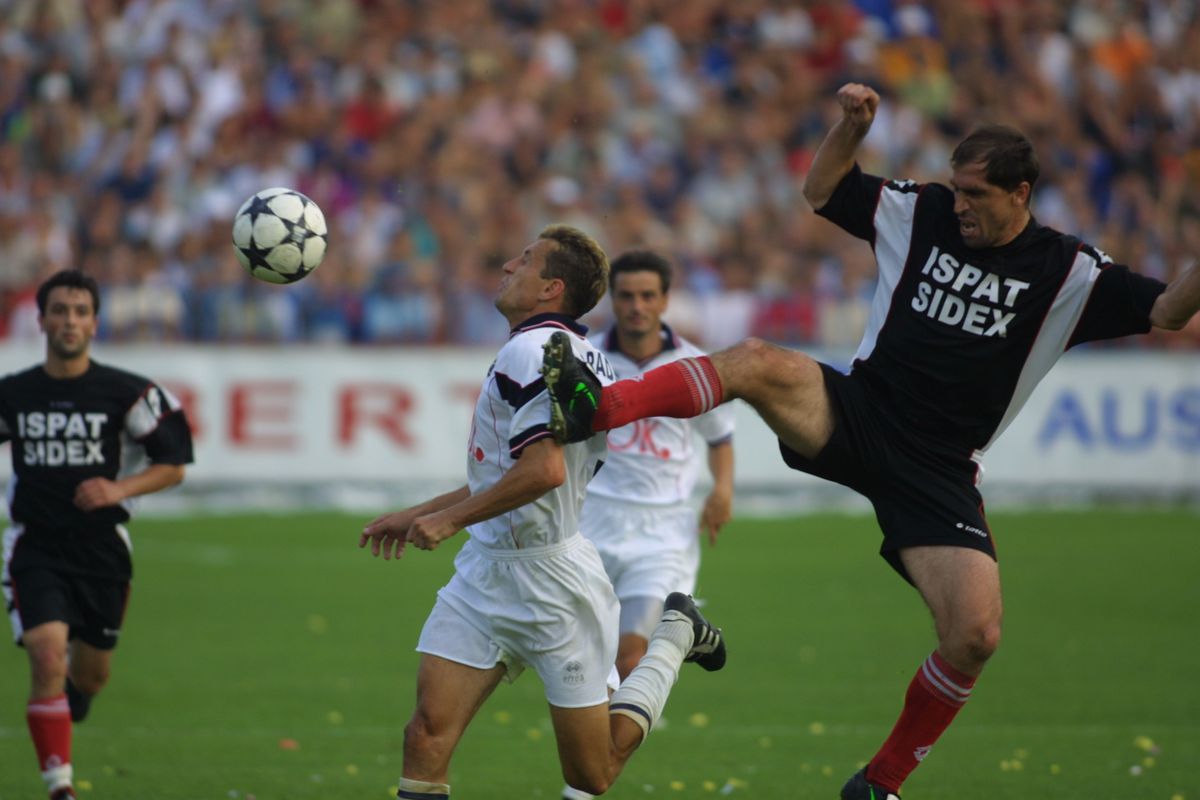 În ziua în care împlinește 45 de ani, fostul atacant rememorează meciul carierei » Erou în cel mai dramatic baraj din istoria Ligii 1: „Observatorul nu voia să dea drumul la meci”