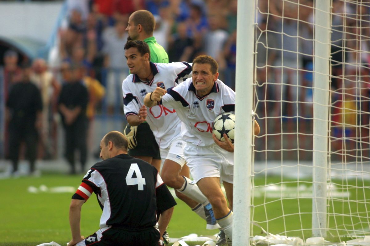 În ziua în care împlinește 45 de ani, fostul atacant rememorează meciul carierei » Erou în cel mai dramatic baraj din istoria Ligii 1: „Observatorul nu voia să dea drumul la meci”