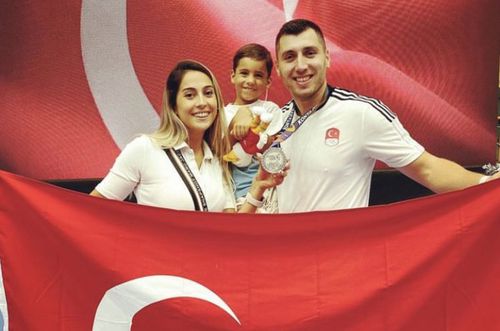 Handbalistul turc Cemal Kutahya (32 de ani) și familia lui, soția și copilul, sunt dați dispăruți în urma cutremurelor devastatoare care au lovit luni Turcia.