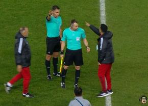 Tensiune maximă la Mondial! Istvan Kovacs a părăsit cu greu terenul după ce a acordat două penalty-uri și două „roșii” » Brazilienii de la Flamengo au protestat violent