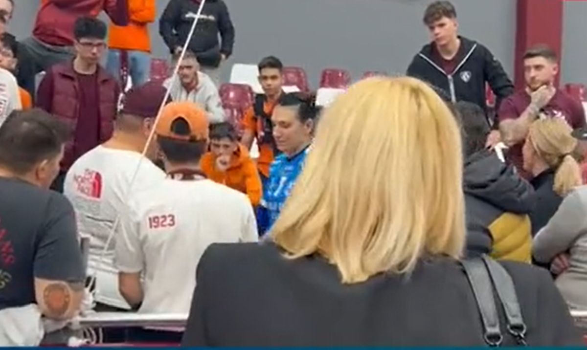 Marea împăcare: Cristina Neagu, în mijlocul galeriei Rapidului » Reporterii GSP au surprins imaginile care nu s-au văzut la TV