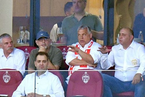 Premierul Ungariei, Viktor Orban, asistând la un meci alături de Laszlo Dioszegi / FOTO: Raed Krishan