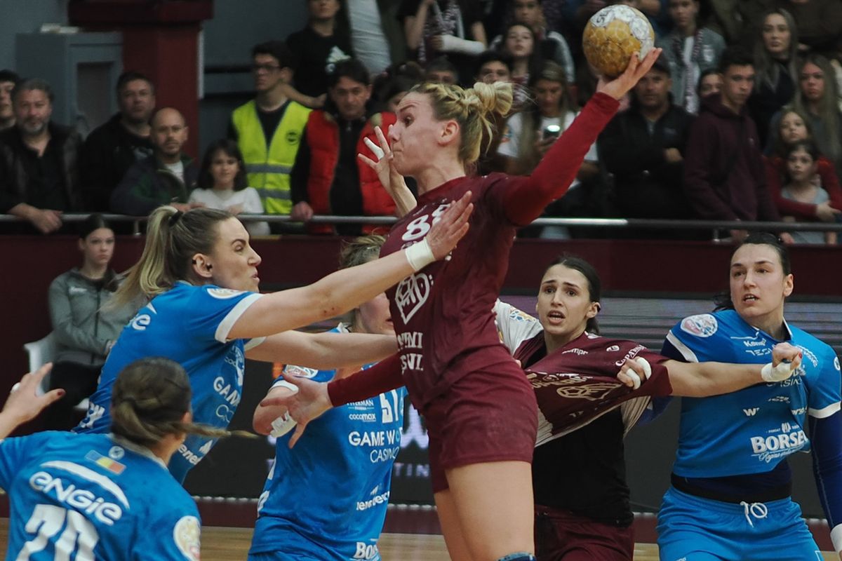 Rapid, victorie cu CSM București după un final dramatic, într-o atmosferă incendiară