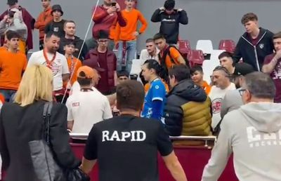 Marea împăcare: Cristina Neagu, în mijlocul galeriei Rapidului » Reporterii GSP au surprins imaginile care nu s-au văzut la TV