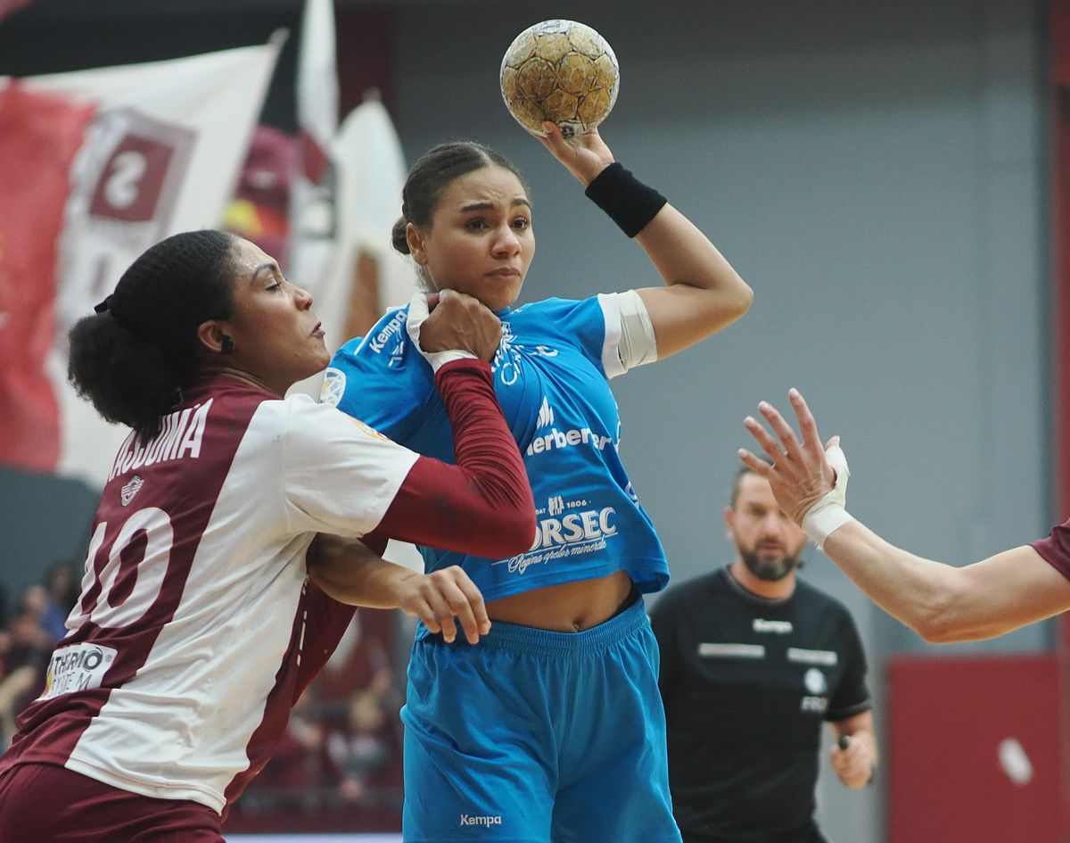 Rapid, victorie cu CSM București după un final dramatic, într-o atmosferă incendiară