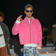 Ionuț Andei Radu, alături de Valentino Lazaro (Torino), la lansarea colecției PDF la Menswear Fall Winter 2025 la Milano / Foto: Imago